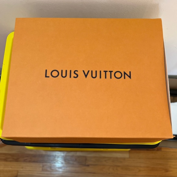 💥 SOLD 💥 LV large box, dust bag & Xmas shopping bag ONLY - Picture 1 of 6